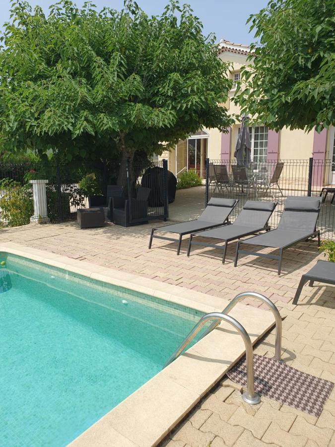 Villa Gesinacris Avec Piscine Camaret-sur-Aigues Exteriör bild